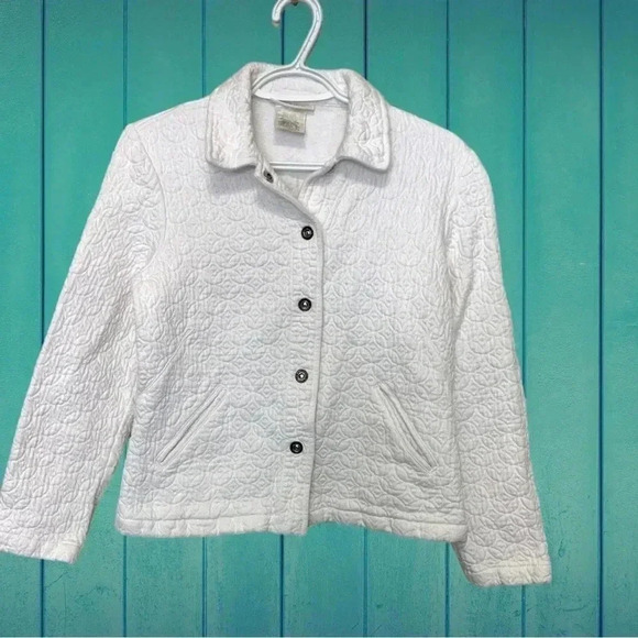 Seasons bright white, quilted jacket  w 2 pockets and snaps down the front - Picture 1 of 7